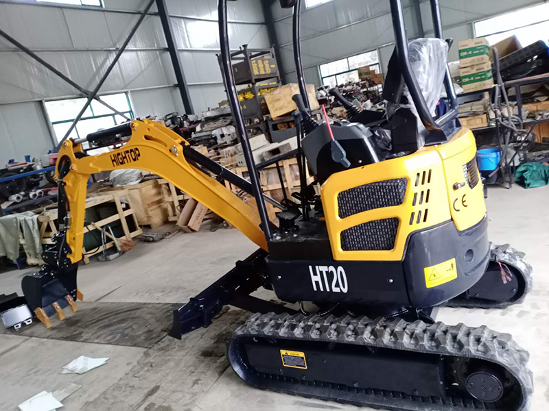 HT20小型迷你挖掘機發往英國