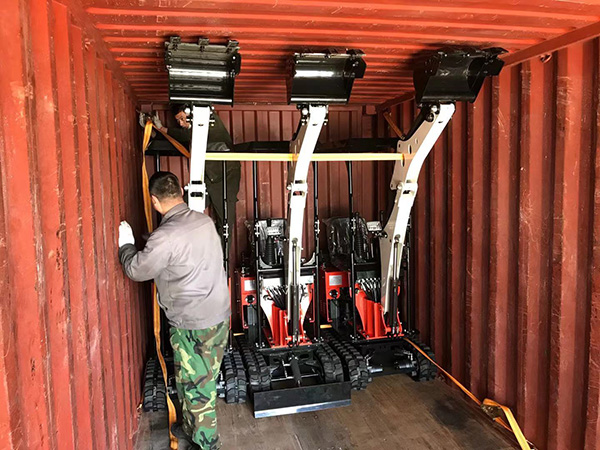 0.8T迷你挖掘機發往英國