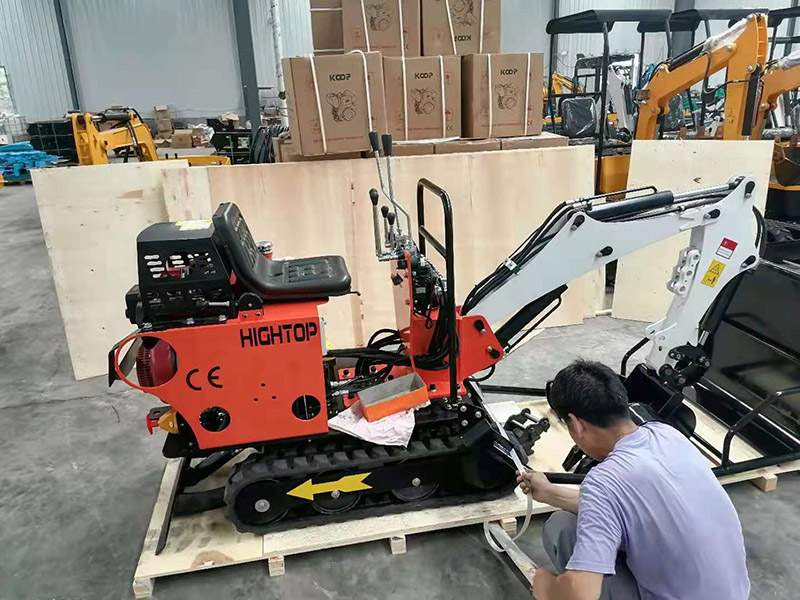 HT08小型挖掘機發往西班牙